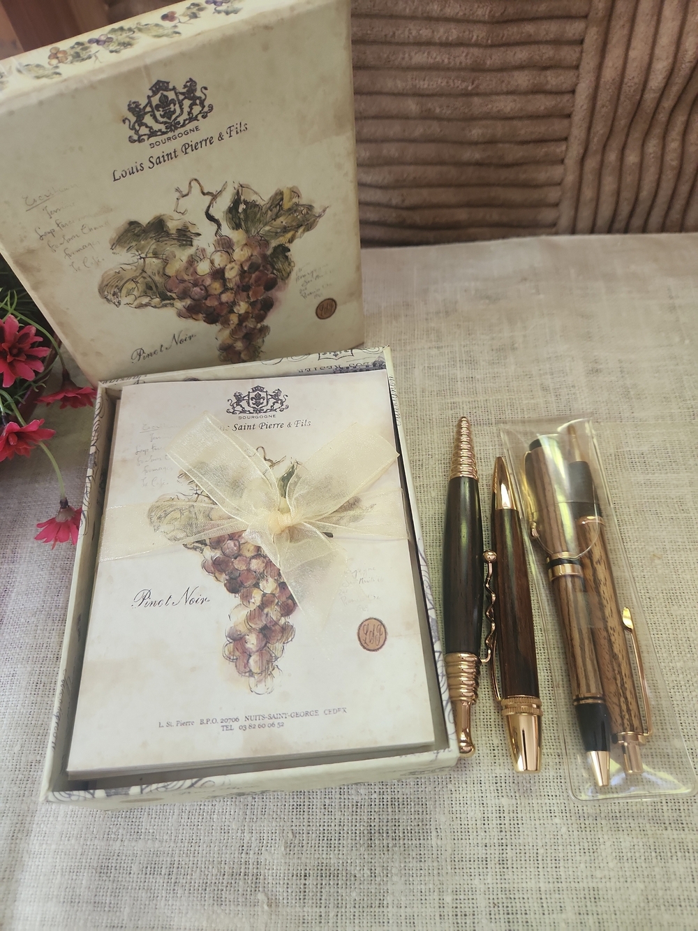 Decorative Notecard Set&Wood&Gold Tone Matching Pens